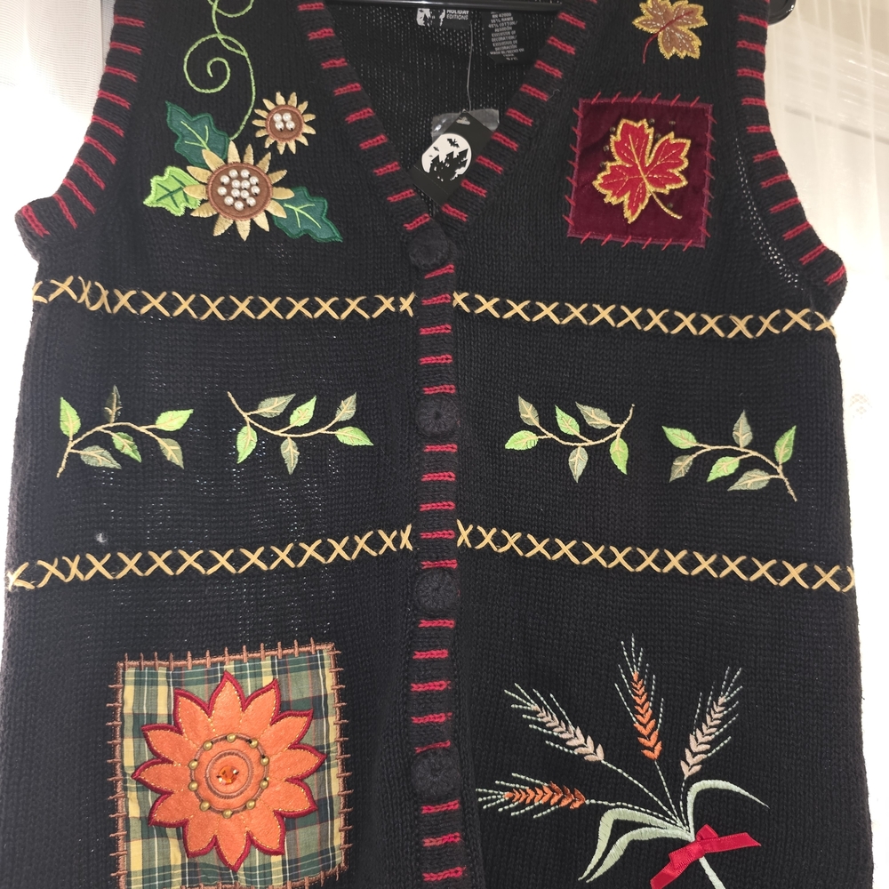 Vintage Fall Embroidered Black Vest with Floral Accents